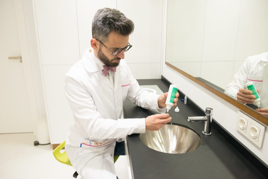 Higiene de las lentes de contacto esclerales